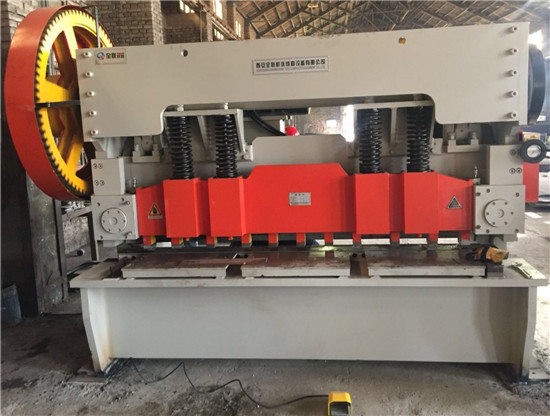 機械(xie)剪闆機(ji)