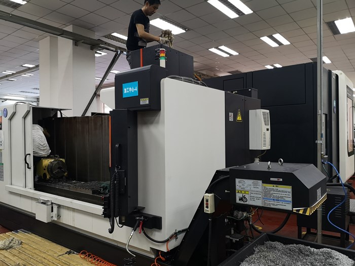 數控機(ji)床 數控(kòng)機床