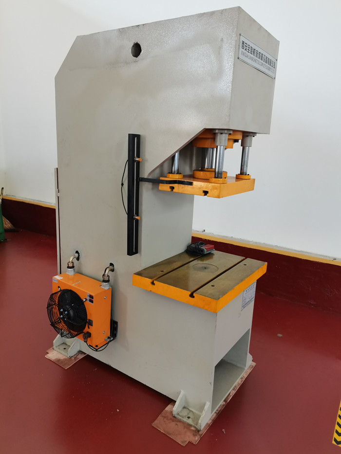 單柱液(yè)壓機