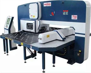 西(xī)甯閉式液壓數控(kong)轉塔沖床